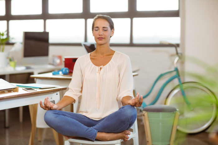 joga stwarza podczas siedzenia