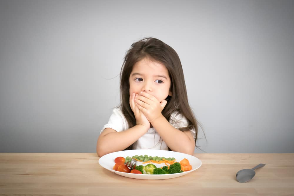 dzieci mają trudności z jedzeniem, gdy są chore
