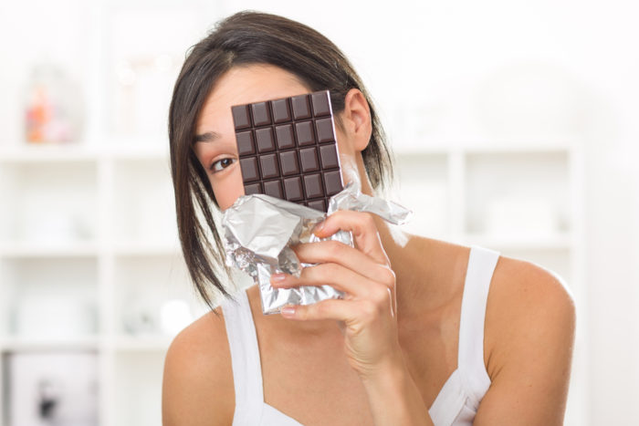 poprawić pamięć, korzyści z jedzenia ciemnej czekolady