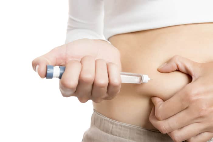 niewłaściwe wstrzyknięcie insuliny