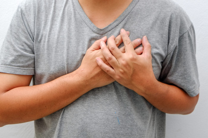 ból w klatce piersiowej podczas kaszlu