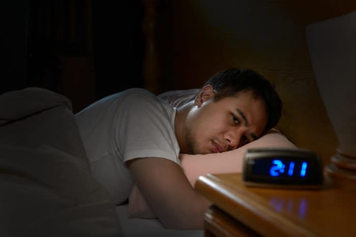 wpływ stresu powoduje, że źle śpisz
