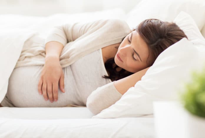 leżenie w łóżku podczas ciąży