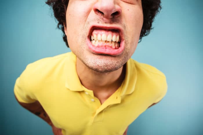 jak pozbyć się bruksistycznych przyzwyczajeń zębów
