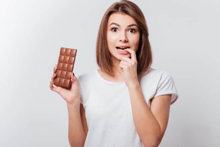 skutki uboczne jedzenia czekolady na żołądek