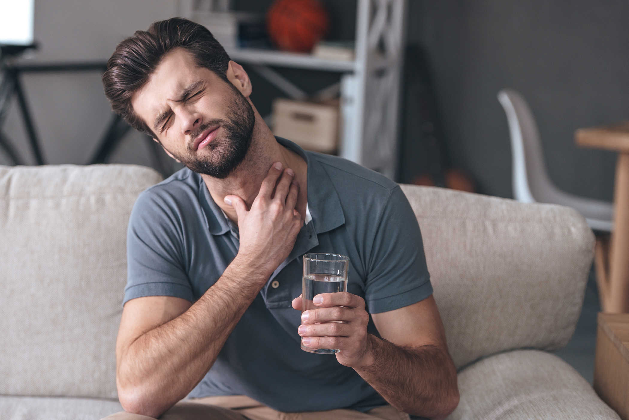 dlaczego jest naznaczona grypą przez przełykanie bólu