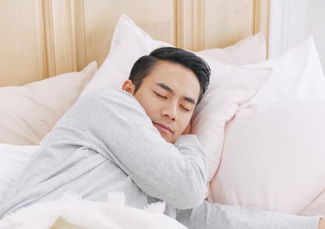 brak snu powoduje wzrost ciśnienia krwi
