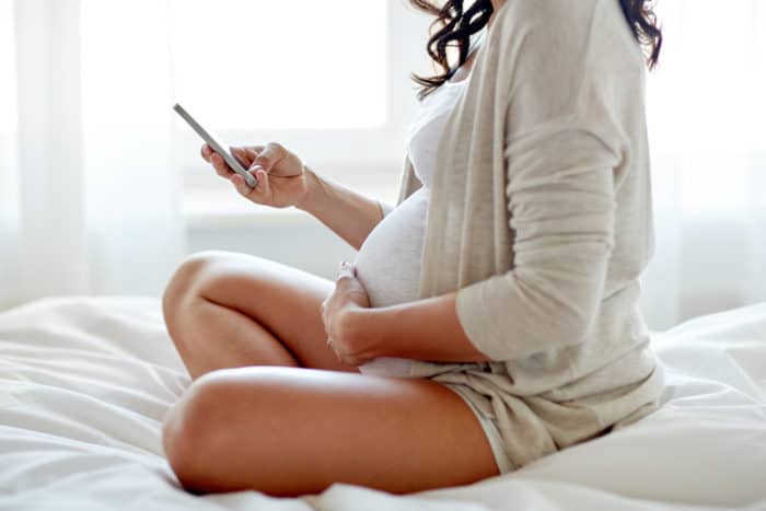 grając w telefonach komórkowych w czasie ciąży