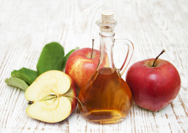 zalety octu jabłkowego jako naturalnego leku na łuszczycę