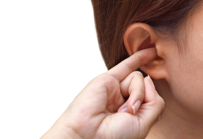 przezwyciężyć swędzące uszy