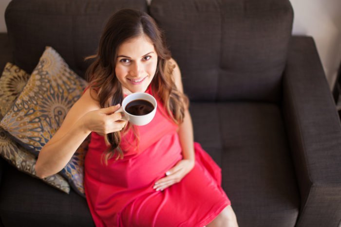 pij kawę w ciąży
