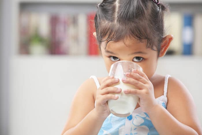 dzieci muszą pić mleko