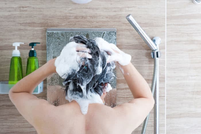 ból głowy po myciu szamponem
