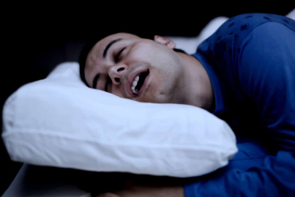 Śpiące mangap powoduje