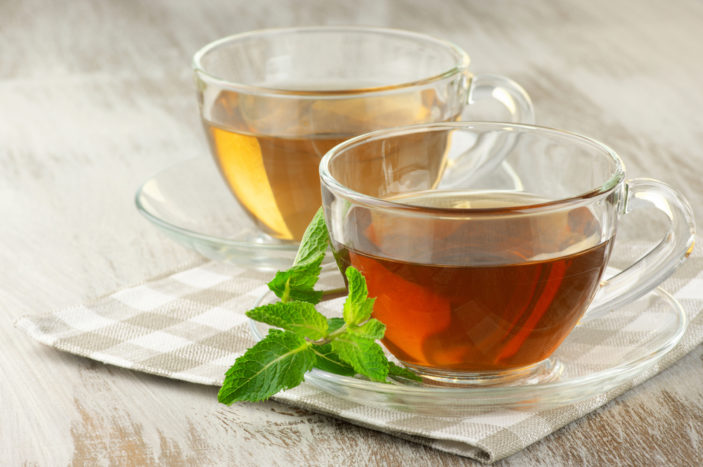 różnica między zieloną herbatą a czarną herbatą