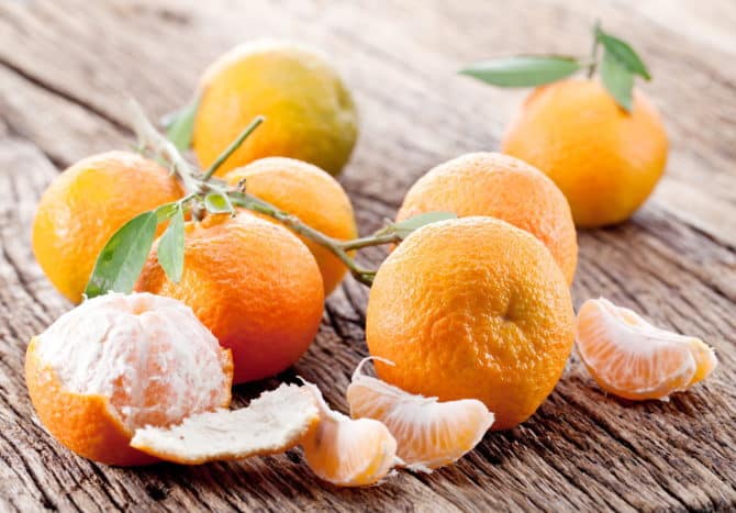 białe włókna w pomarańczach