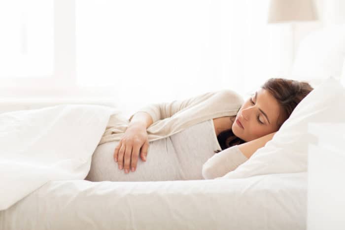 pozycja śpiąca kobiet w ciąży