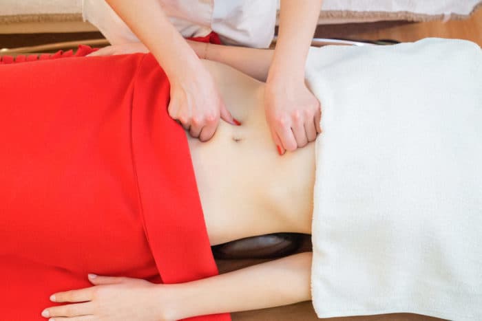 niebezpieczeństwo masażu brzucha; ryzyko masażu brzucha